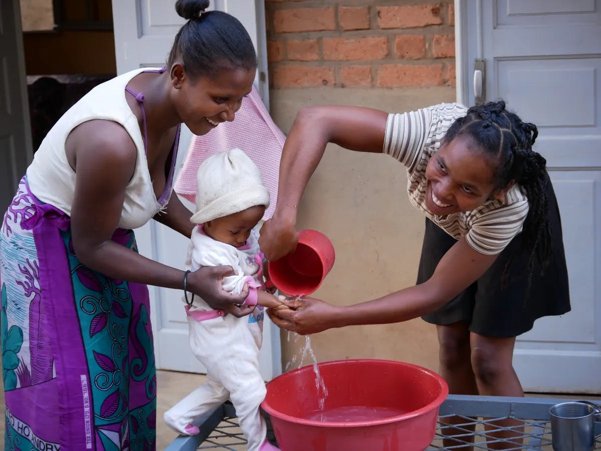 Nourrir un bébé